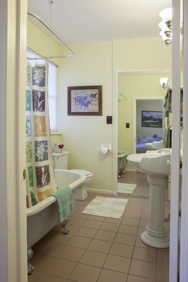 Rustridge Ranch & Winery Bed & Breakfast